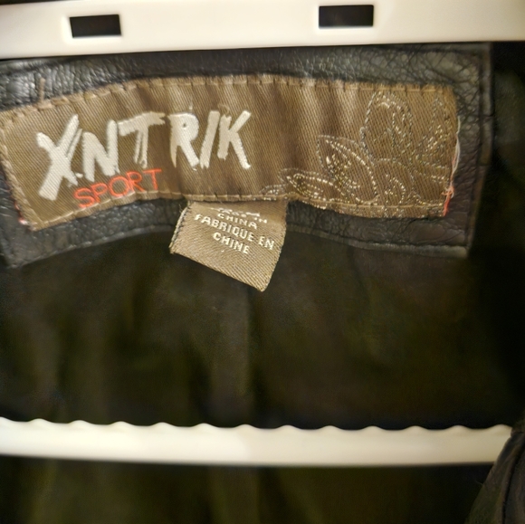 Cropped leather jacket size medium - Picture 4 of 6